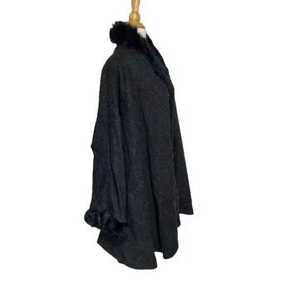 Marvin Richards Black Faux Fur Trim Cape Coat - Picture 8 of 10